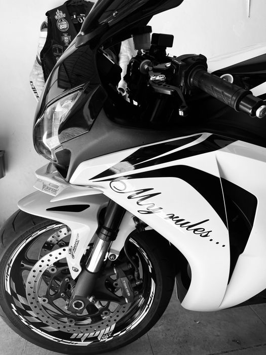 Honda cbr 1000 rr impecavel