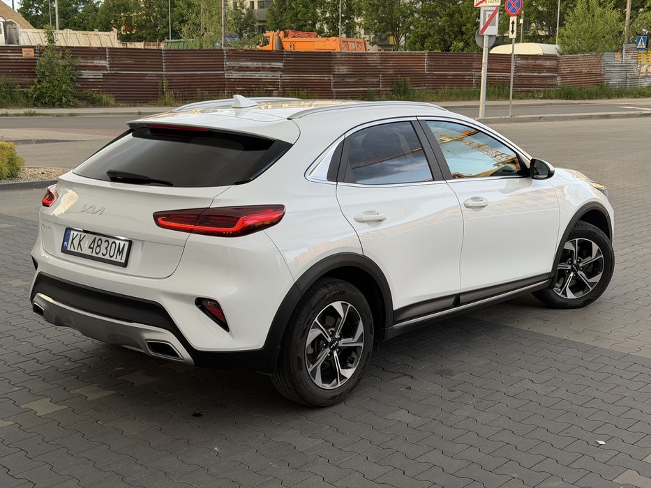 Kia XCeed model 2022 1.5 T-GDI 160km seriwsowany garażowany