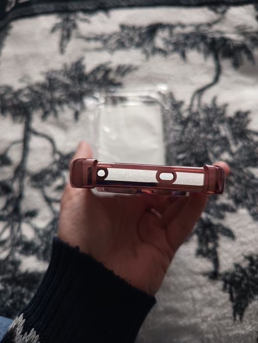 Nowe etui na telefon Realme 11pro+ różowe.