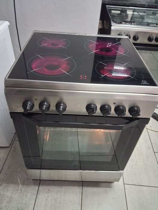 Fogão vitroceramico Indesit 60cm larg
