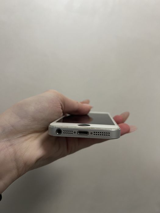 Телефон Apple айфон 5 s