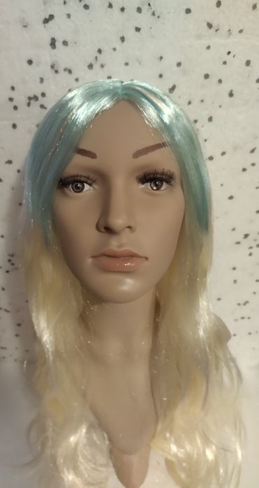 Peruka w dwóch kolorach