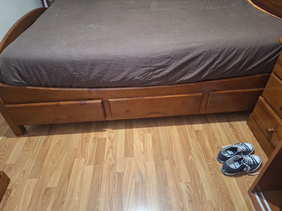 Cama de casal em ceregeira