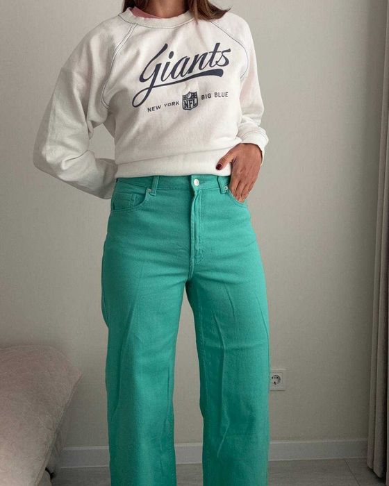 Стильные зеленые джинсы H&M М