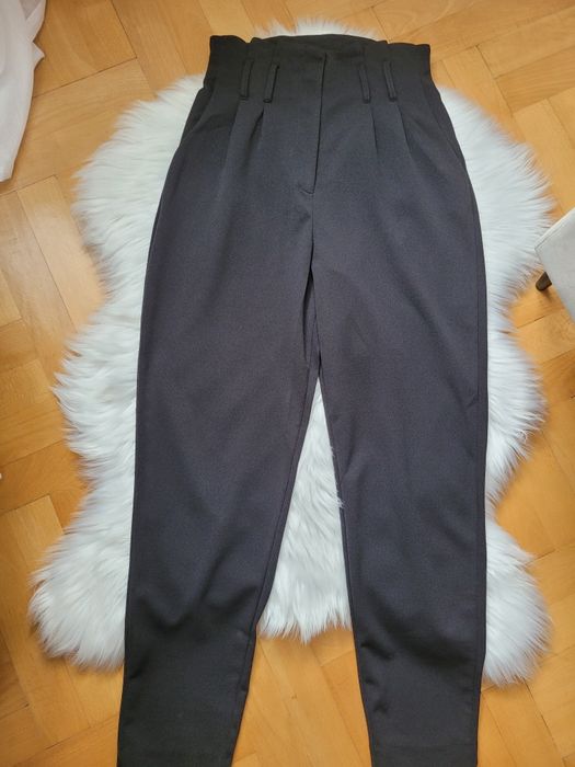 Czarne spodnie z wysokim stanem