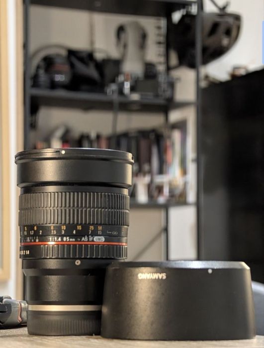 Samuang f1.4  85mm sony E