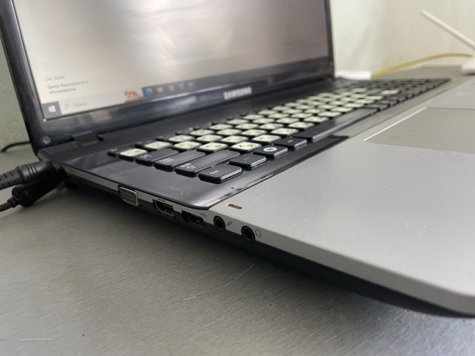 Ноутбук Samsung NP300E7Z