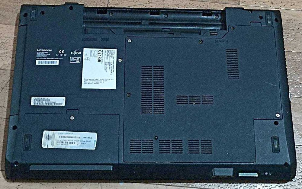 Fujitsu Lifebook AH532 целиком по частям (разборка)