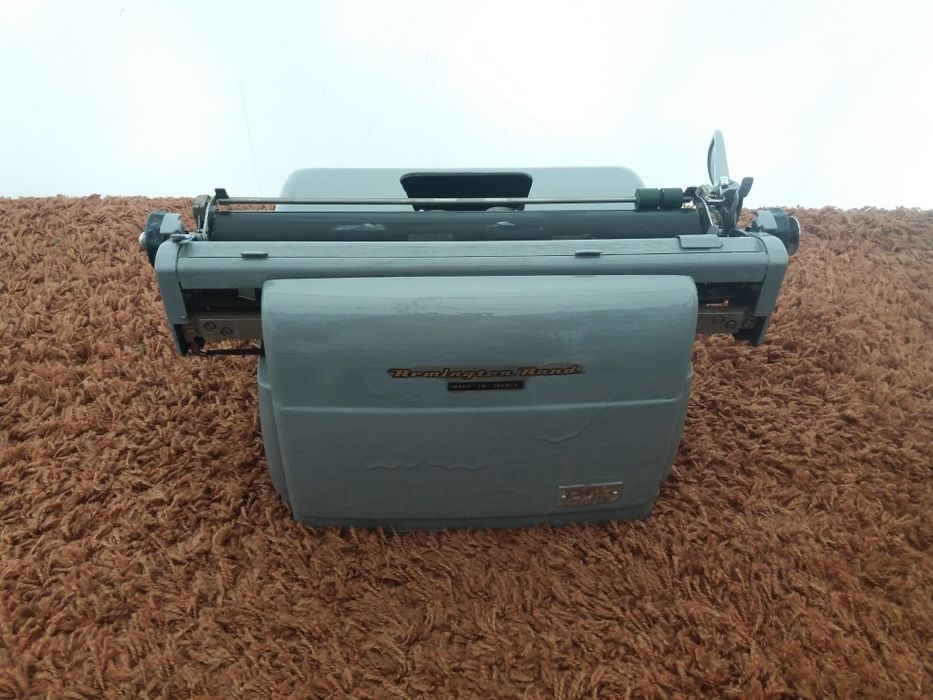 Máquina de escrever Francesa antiga (vintage)