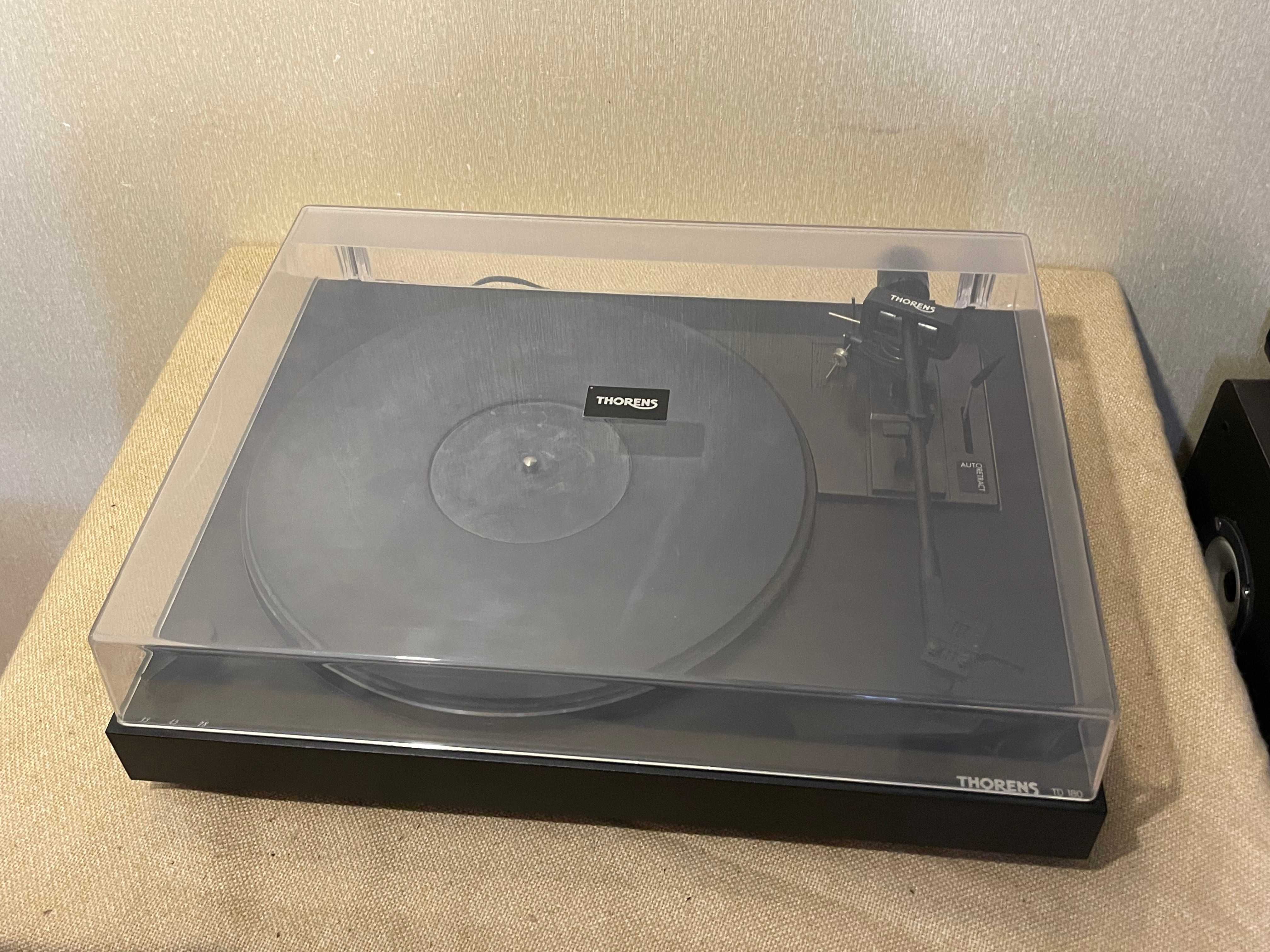 Качественный HI-FI проигрыватель винила THORENS TD-180 (корпус-дерево ...