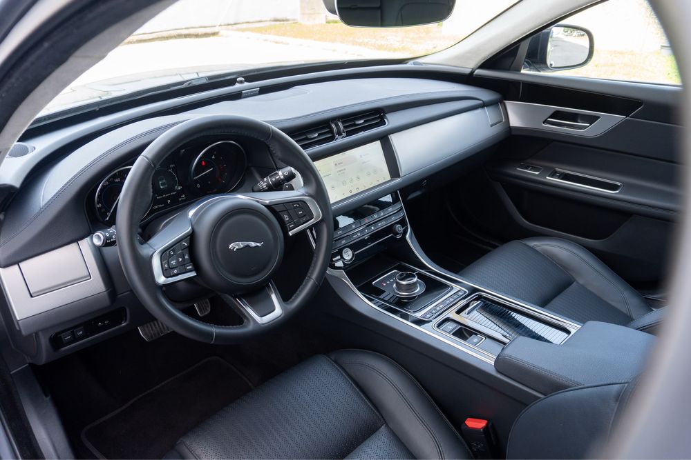 Jaguar XF 2.0D AWD Prestige (financiamento disponível)