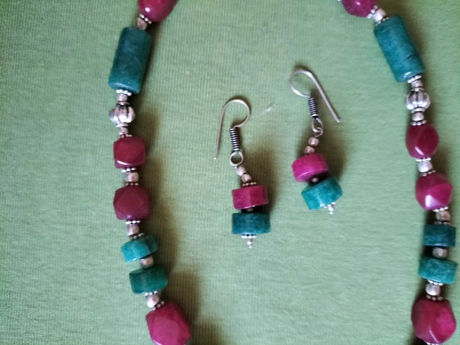 Conjunto prateado em pedra natural