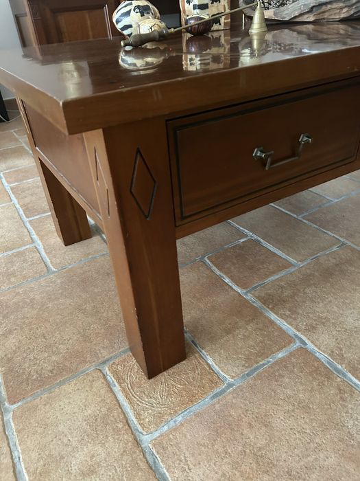 Mesa de centro em cerejeira