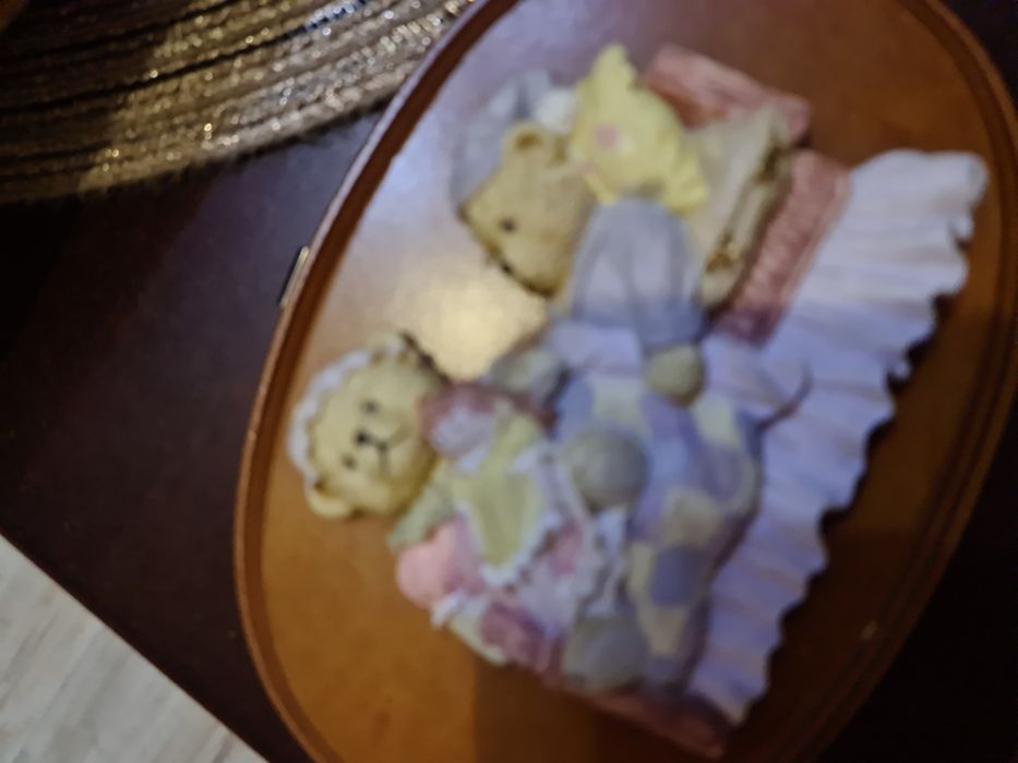 Dwa misie na drewnianej ramce