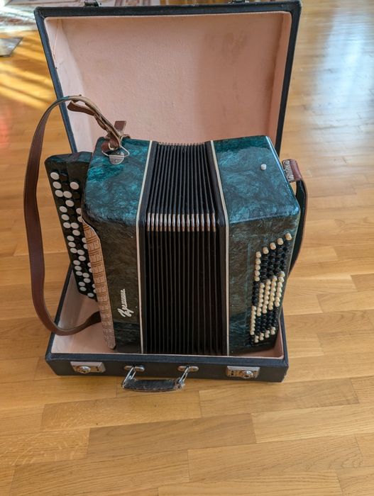 Баян Кремінне в робочому стані