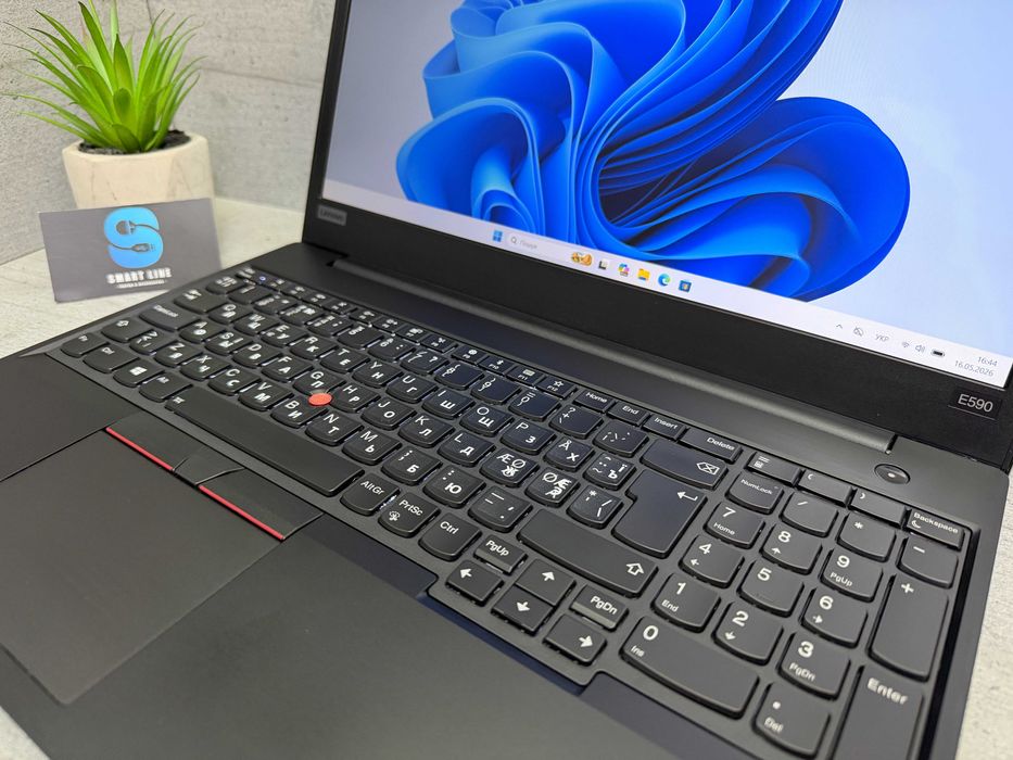 I7-8565u/Стильний ноутбук Lenovo E590/8gb ddr4/Radeon/15.6"
