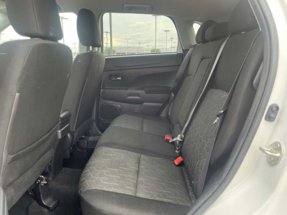 Mitsubishi Outlander      2021