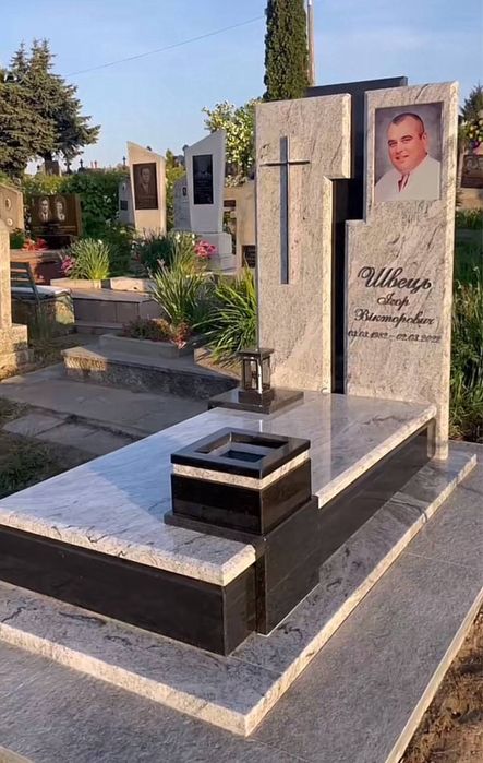 Памятники з монтажем під ключ у м.Обухів