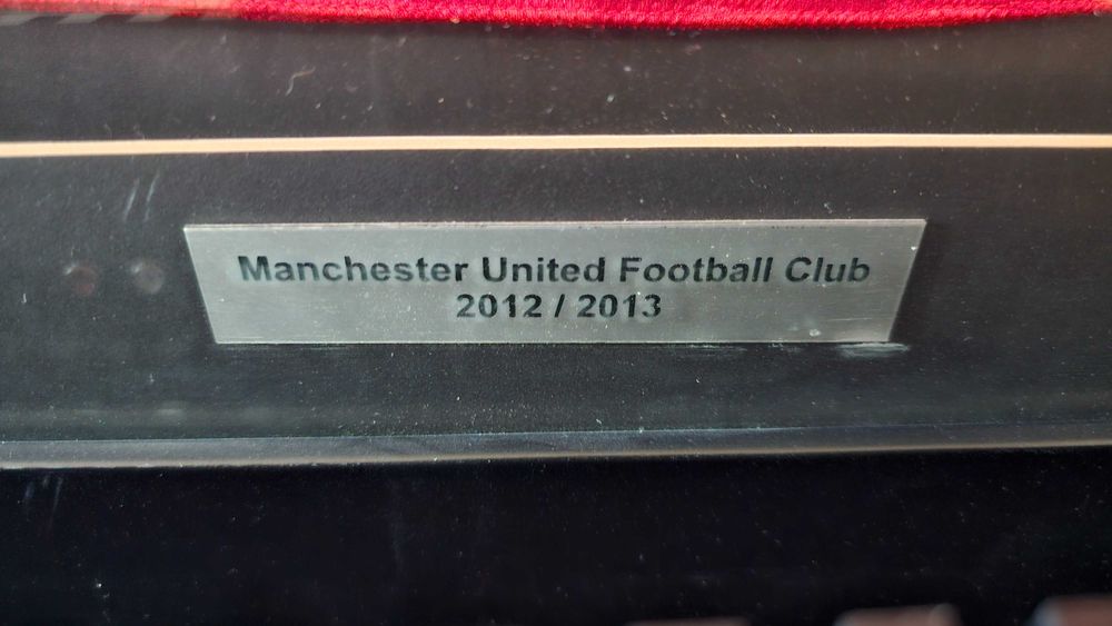 Camisola oficial principal do clube de futebol inglês Manchester United Football Club 2012/2013