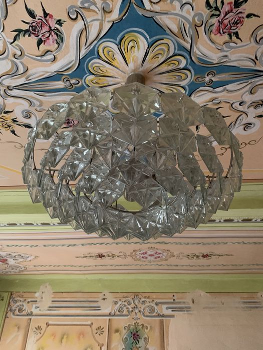 Продам хрустальную люстру