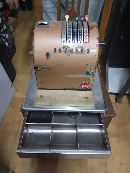 Máquina registradora muito antiga