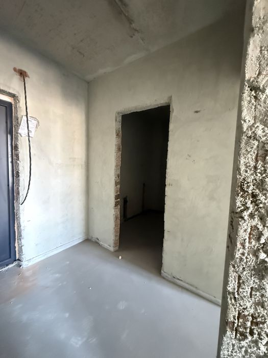 Продаж 1 кім. Трускавецька, 48 в зданому будинку