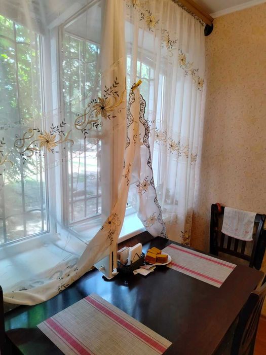 Продам дві комнати блоком з  власними вдобствами.