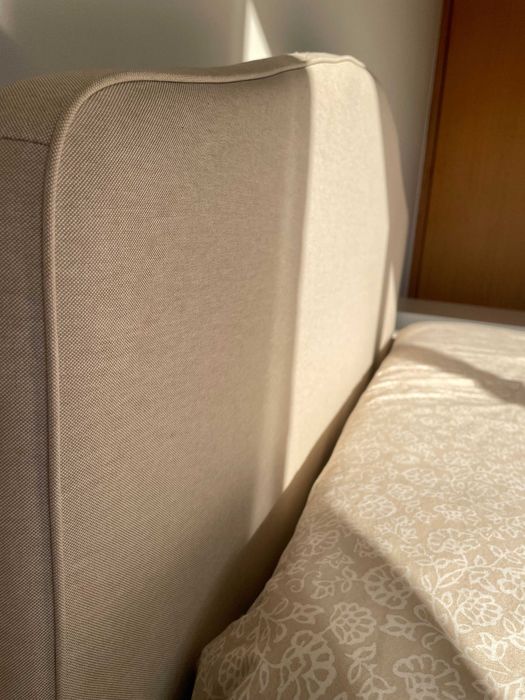 Cama GLADSTAD com estrado e colchão