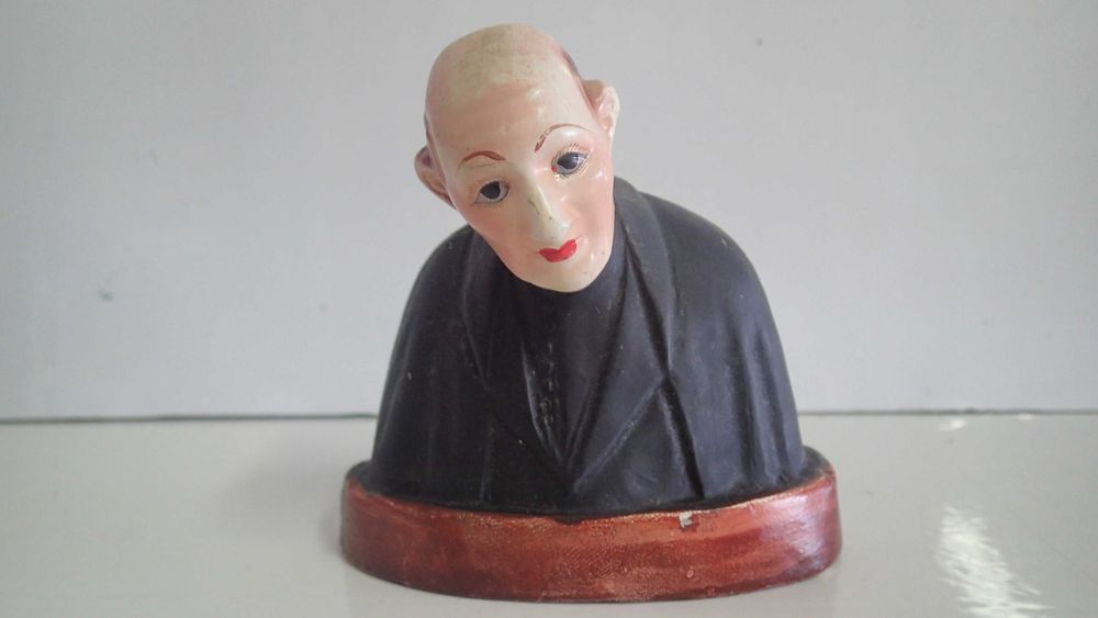Busto antigo em cerâmica do Padre Cruz