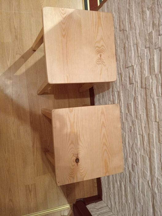 Lakierowany  tabret i taborecik sosna