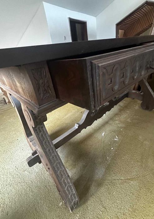 Mesa de jantar rectangular em madeira maciça para 8 pessoas