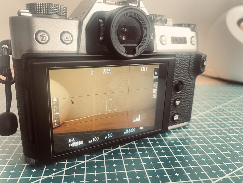 Máquina Fujifilm XT-30 ii +  Kit Lente XC15-45 + Peak Design + Extras