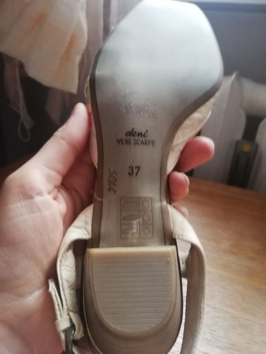 Buty. Skórzane  bezowe