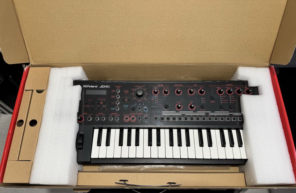 Синтезатор Roland JD‑Xi (аналог+цифра)