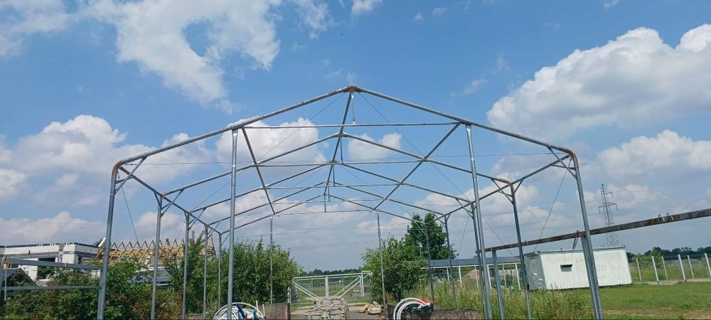 Konstrukcja namiotu stalowa 6m szerokosci na 8 metrów długosci  i 4m w najwyszym punkcie