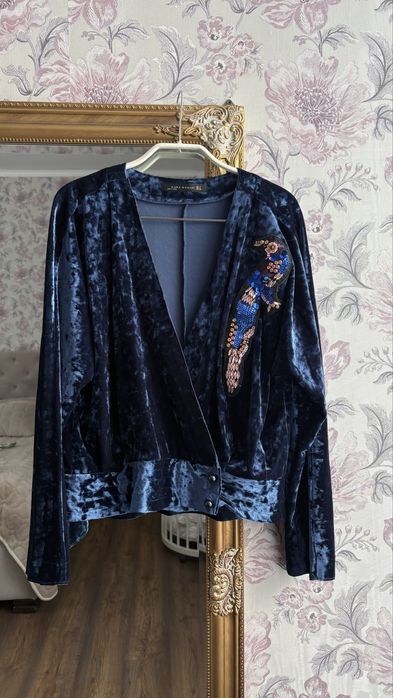 Блузка зара синього кольору