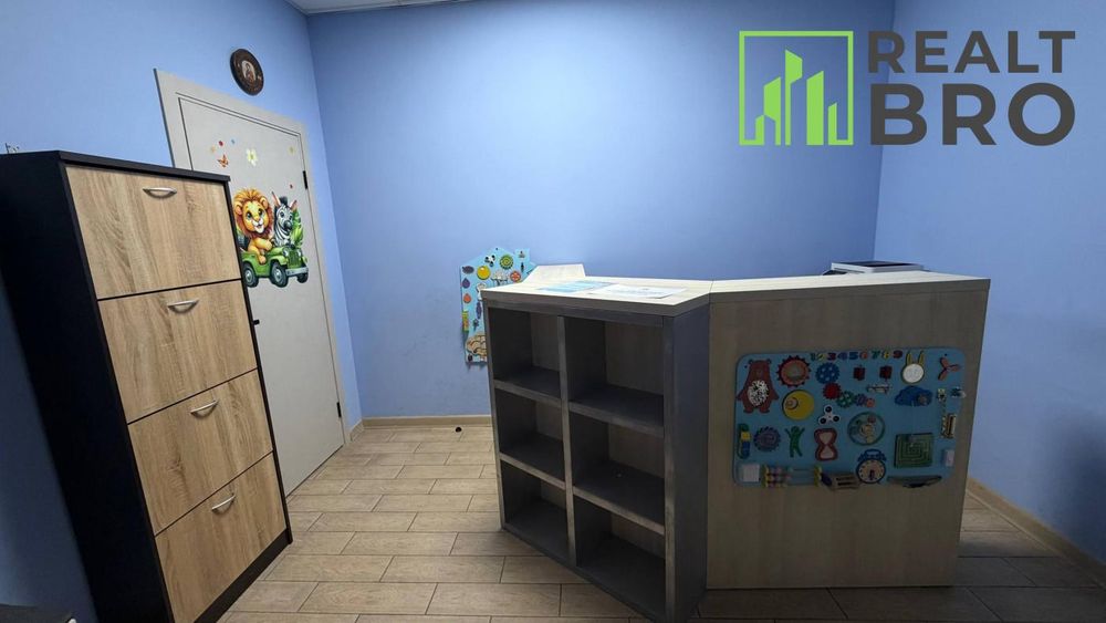 Виставка, 100м, кабінетна система + рецепція