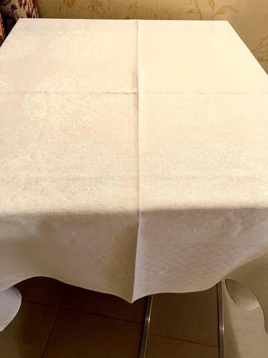 Скатертини різні