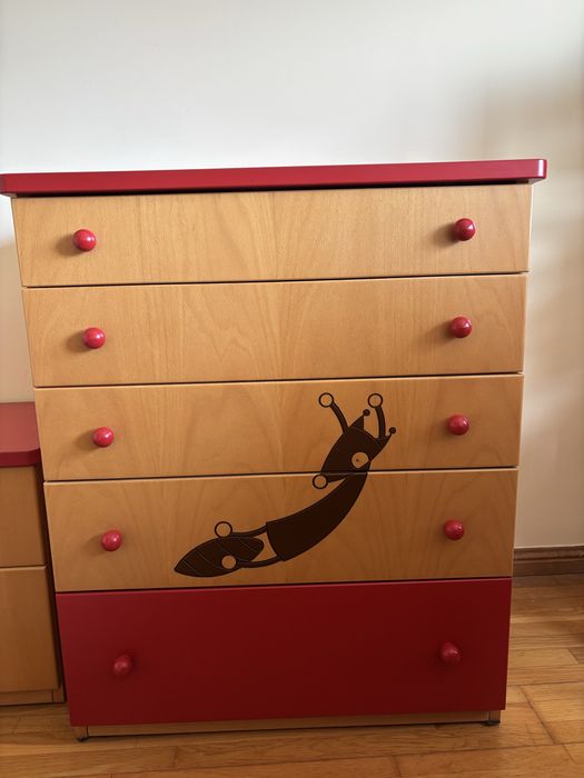 Mobilia bebecomfort: cama, comoda, mesa de cabeceira e secretária