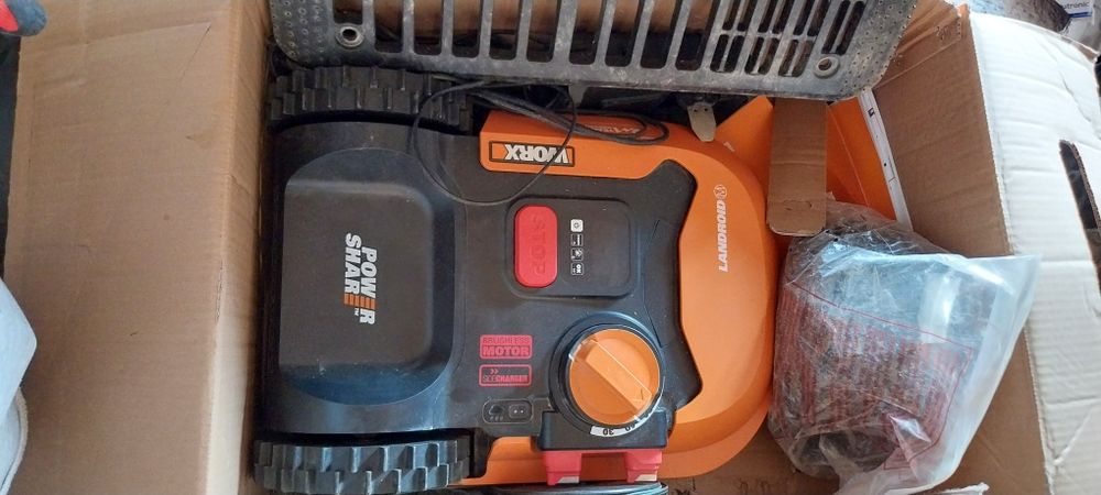 Robot works odkurzacz
