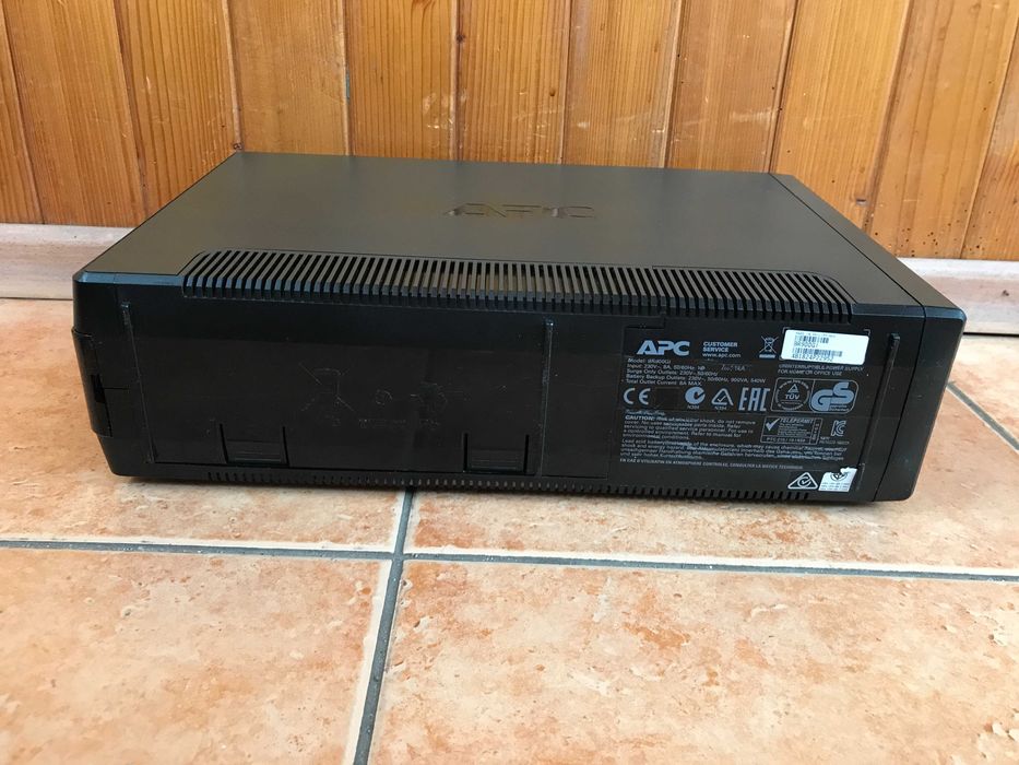 Zasilacz awaryjny APC Back-UPS Pro 900