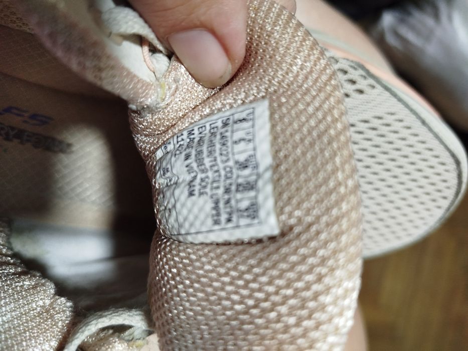 Продам кросівки.