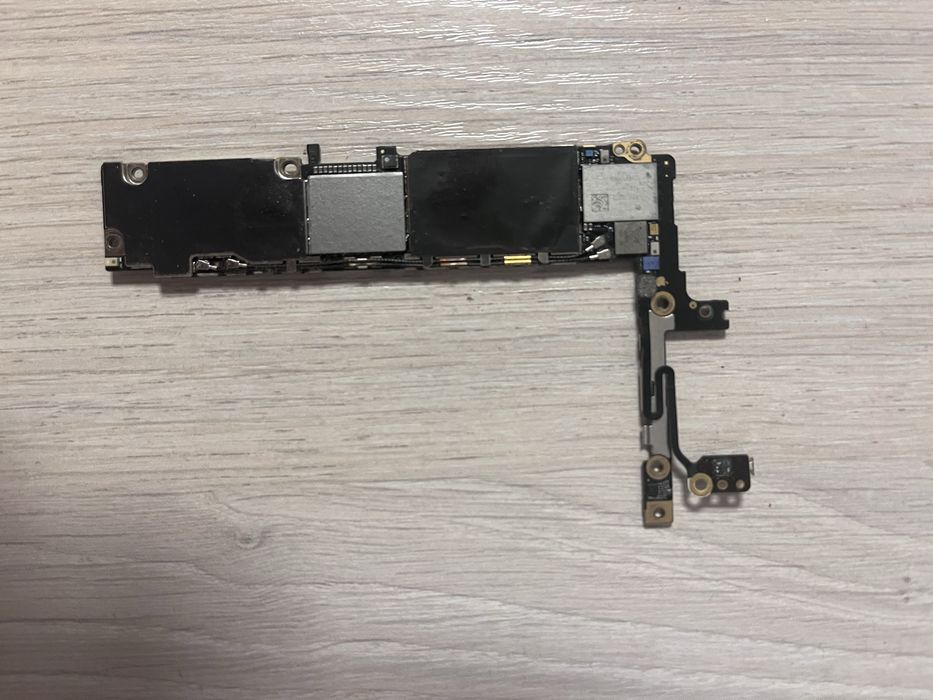 Плата iphone 6s plus на запчасти не включается на айклауд