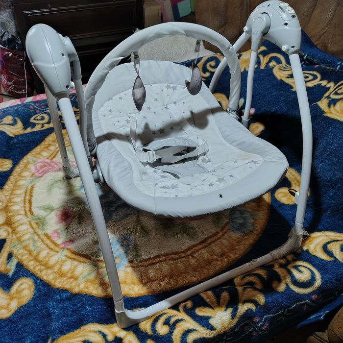 Дитяча гойдалка в новому стані