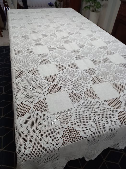 Toalha de mesa em linho e crochet