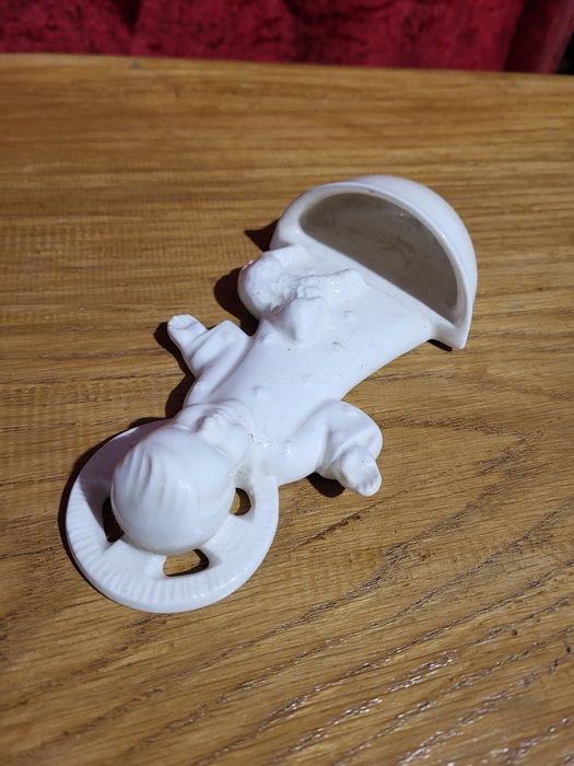 Kropielnica Dzieciątko Jezus z porcelany