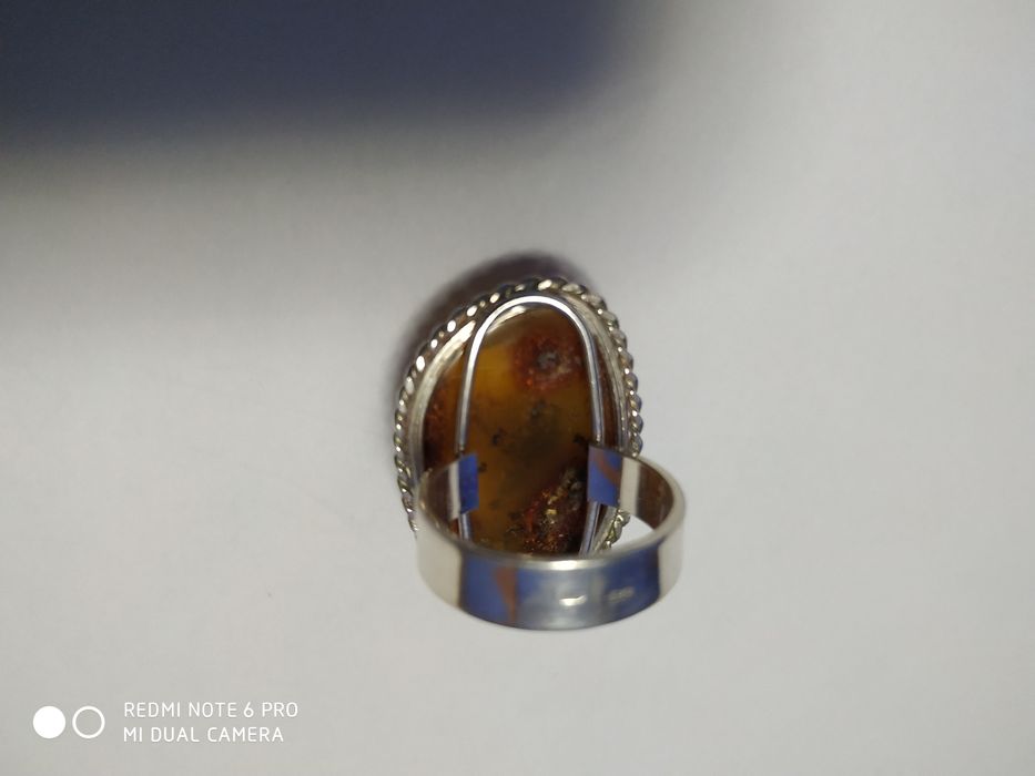 Вироби з натурального бурштину.