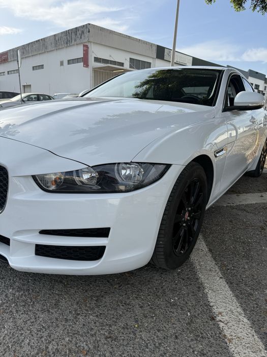 Jaguar XE Prestige Saloon