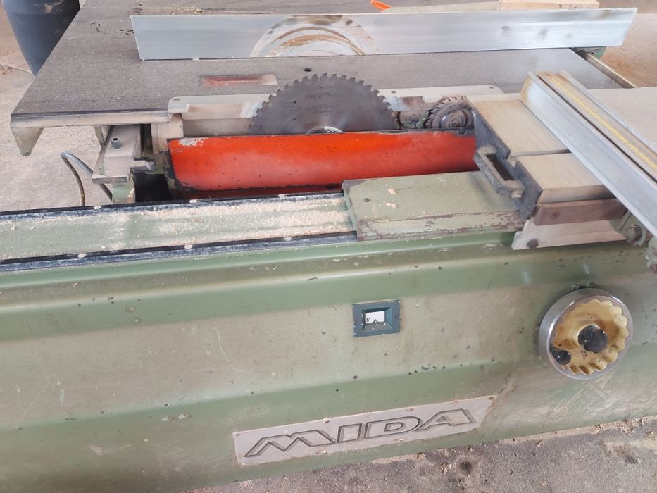 Vendo esquadrejadeira mida