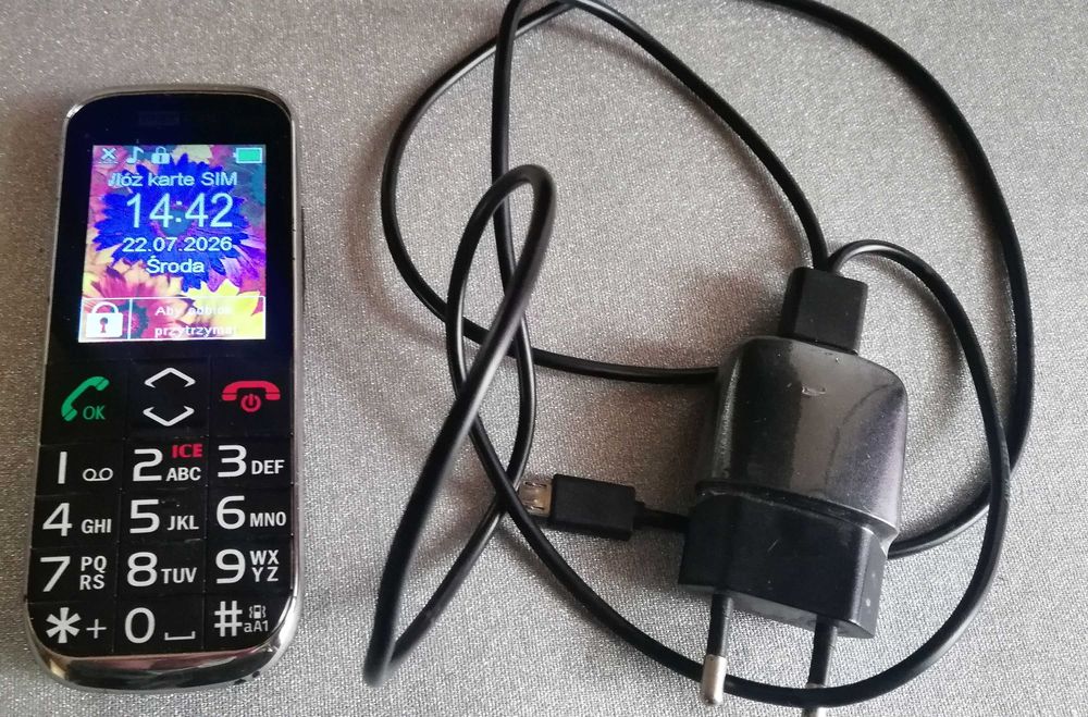 MaxCom mm720 + ładowarka